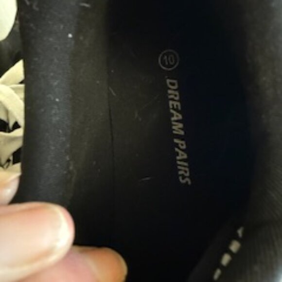 Dream Pairs Sneakers - Picture 3 of 5